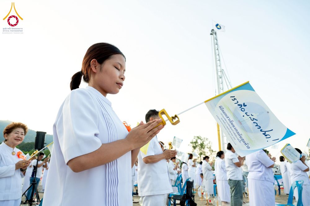 ภาพ No.275072:วันอาทิตย์ที่ 30 พฤศจิกายน พ.ศ. 2568 พิธีตอกเสาเข็ม "สร้างองค์พระเจดีย์เพื่อสร้างสันติภาพโลก" ต้นสุดท้าย ณ ศูนย์ปฏิบัติธรรมระยอง (บ้านช่องลม)