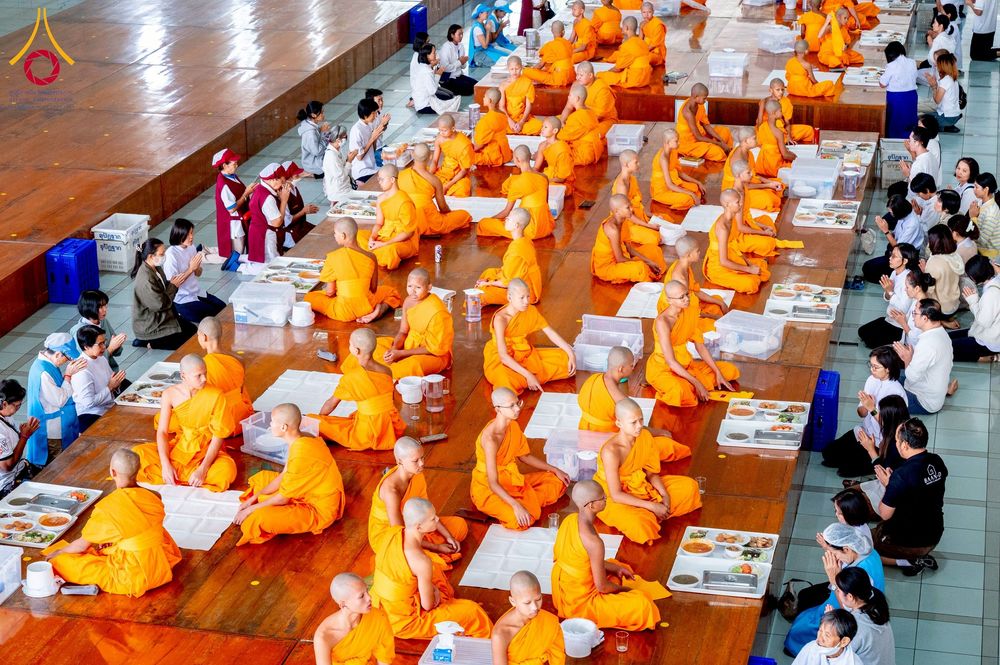 ภาพ No.271097:วันพุธที่ 20 พฤศจิกายน พ.ศ.2568 (วันพระ แรม 15 ค่ำ เดือน 12) พิธีบุพเปตพลี ครั้งที่ 173 ร่วมอุทิศบุญแด่หมู่ญาติที่ล่วงลับไปแล้ว และสืบทอดอายุพระพุทธศาสนา ณ หอฉันคุณยายอาจารย์ฯ วัดพระธรรมกาย