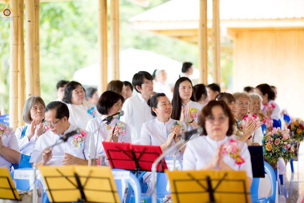 ภาพ No.263177:วันที่ 18 ตุลาคม พ.ศ. 2568 พิธีทอดกฐินสามัคคีเพื่อซื้อที่ดิน  สร้างอาคารครัวและโรงอาหาร  ห้องน้ำพร้อมโรงซักตากชาย-หญิง  และพิธีทอดกฐินสามัคคีทั่วไทย 30,000 วัด  ศูนย์ปฏิบัติธรรมนานาชาติทุ่งแสงธรรม  (Moonastery Meditation Center) ต.แสงอรุณ อ.ทับสะแก จ.ประ