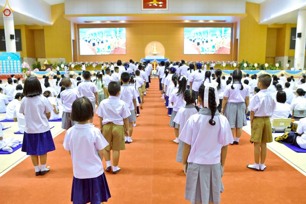 ภาพ No.233756:วันเสาร์ที่ 19 กรกฎาคม พ.ศ.2568 วันมหารำลึก ครั้งที่ 35 พิธีรำลึกถึงนักสร้างบารมี , พิธีสวดพระพุทธมนต์ , พิธีทอดผ้าบังสกุลและถวายไทยธรรม วัดพระธรรมกาย