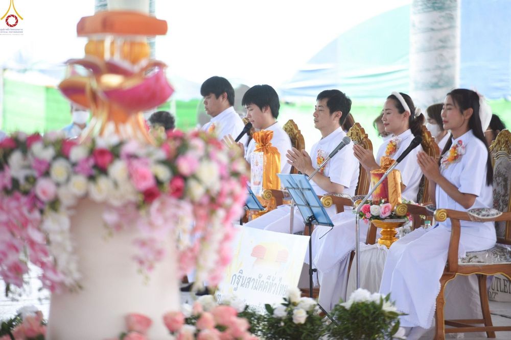 ภาพ No.262400:วันที่ 19 ตุลาคม พ.ศ. 2568 พิธีทอดกฐินสถาปนา แผ่นบันมงคลมหาเศรษฐี อาคาร 80 ปี หลวงพ่อธัมมชโย ในโครงการกฐินสามัคคีทั่วไทย 30,000 วัด บูชาธรรม 81 ปี หลวงพ่อธัมมชโย โดยคณะศิษยานุศิษย์วัดพระธรรมกาย ณ ศูนย์ปฏิบัติธรรมวิหารแดง ต.เจริญธรรม อ.วิหารแดง จ.สระบุรี