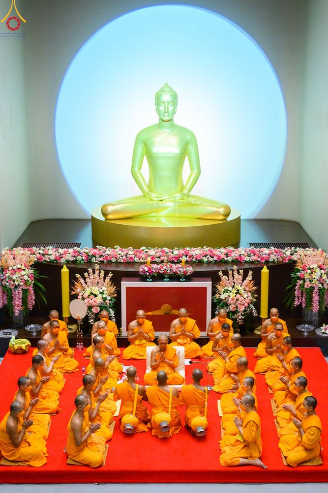 ภาพ No.80164:พิธีอุปสมบทในโครงการอุปสมบทหมู่รุ่นวันคุ้มครองโลก ณ อุโบสถ วัดพระธรรมกาย วันที่ 10 -11 เมษายน พ.ศ. 2566