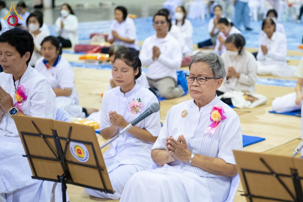 ภาพ No.303217:วันที่ 26 มกราคม พ.ศ. 2569 พิธีถวายภัตตาหารเป็นสังฆทาน แด่พระธรรมยาตรา ณ วัดพระธรรมกาย  จังหวัดปทุมธานี ในโครงการธรรมยาตรา กตัญญูบูชา มหาปูชนียาจารย์ พระมงคลเทพมุนี(สด จนฺทสโร) พระผู้ปราบมาร อนุสรณ์สถาน 7 แห่ง ปีที่ 14