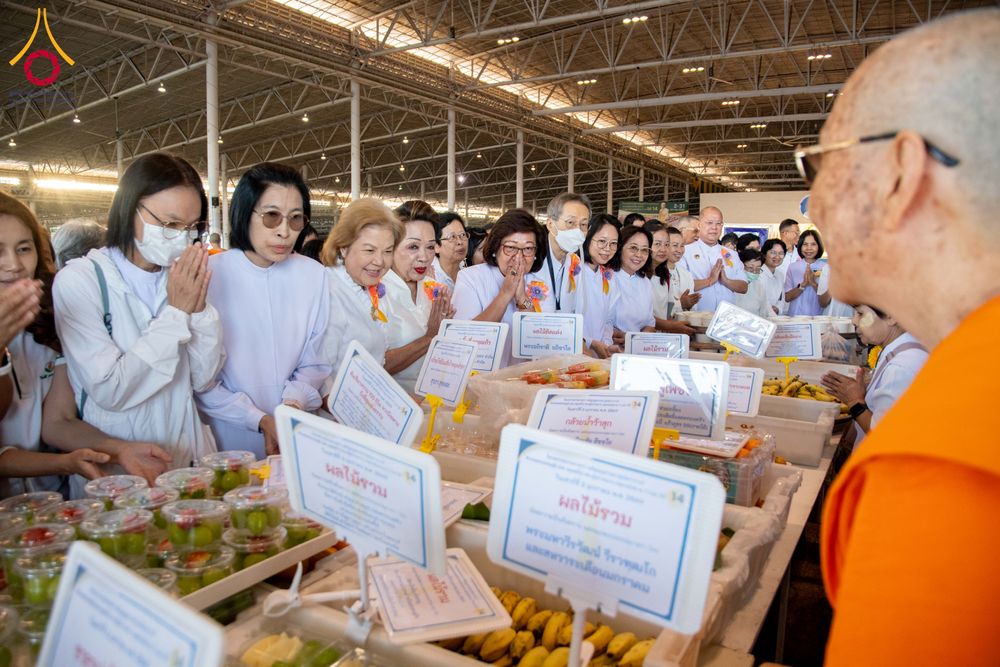 ภาพ No.287332:วันที่ 3 มกราคม พ.ศ.2569 พิธีถวายภัตตาหารเป็นสังฆทาน แด่พระธรรมยาตรา ณ วัดพระธรรมกาย  จังหวัดปทุมธานี ในโครงการธรรมยาตรา กตัญญูบูชา มหาปูชนียาจารย์ พระมงคลเทพมุนี(สด จนฺทสโร) พระผู้ปราบมาร อนุสรณ์สถาน 7 แห่ง ปีที่ 14