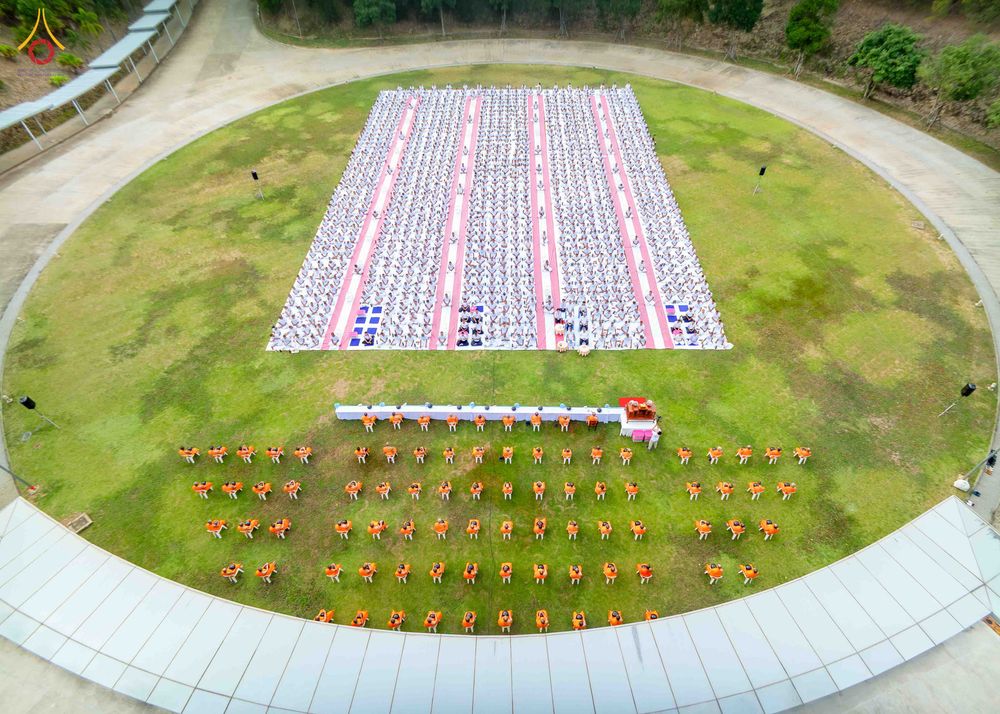 ภาพ No.340987:วันที่ 26 กรกฎาคม พ.ศ. 2569 โครงการพัฒนาคุณธรรม จริยธรรม สำหรับนักเรียนนายสิบตำรวจ (นสต.) รุ่นที่ 17 ศูนย์ฝึกอบรมตำรวจภูธรภาค 1 ได้จัดกิจกรรม ตักบาตรเพื่อน้อมอุทิศถวายเพื่อเป็นพระราชกุศลฯ  และปฏิบัติธรรม ติวธรรมมะ ณ ศูนย์ปฏิบัติธรรมเวิล์ดพีช วัลเล่ย์ (Wo