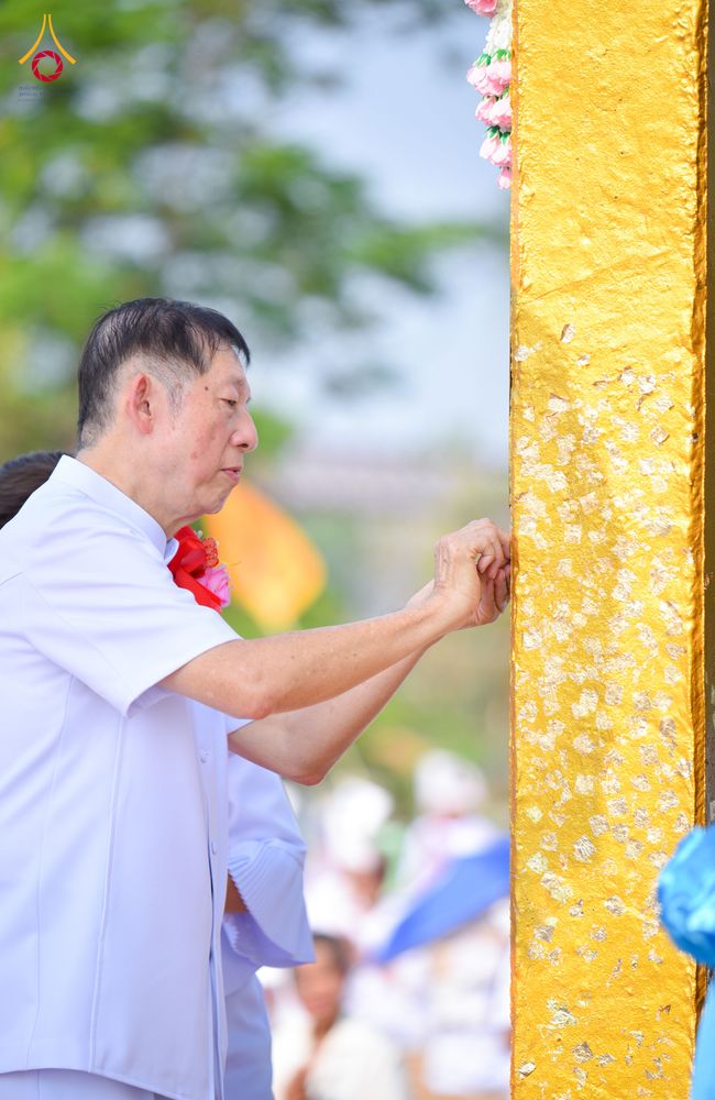 ภาพ No.327222:วันศุกร์ที่ 1 พฤษภาคม พ.ศ.2569 พิธีทอดผ้าป่า โปรยรัตนชาติ ตอกเสาเข็มมงคลต้นแรก สถาปนา “องค์พระเจดีย์เพื่อสร้างสันติภาพโลก” (แห่งแรกของภาคอีสาน) ณ ธุดงคสถานอำนาจเจริญ  อ.เมือง จ.อำนาจเจริญ