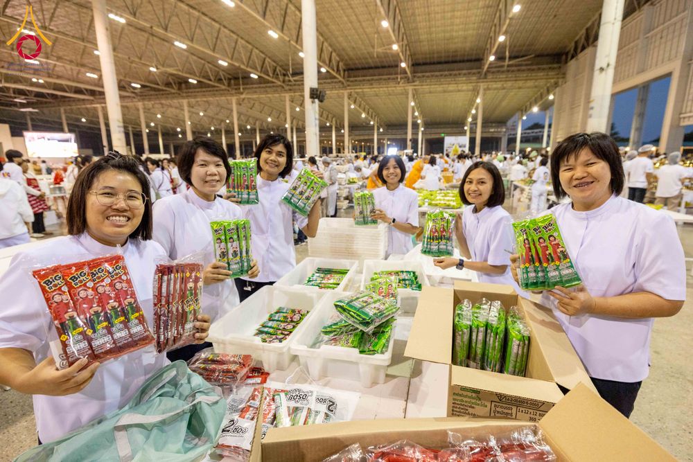 ภาพ No.279111:วันที่ 2 มกราคม พ.ศ.2569 พิธีถวายภัตตาหารเป็นสังฆทาน แด่พระธรรมยาตรา ณ วัดพระธรรมกาย ปทุมธานี ในโครงการธรรมยาตรา กตัญญูบูชา มหาปูชนียาจารย์ พระมงคลเทพมุนี(สด จนฺทสโร) พระผู้ปราบมาร อนุสรณ์สถาน 7 แห่ง ปีที่ 14