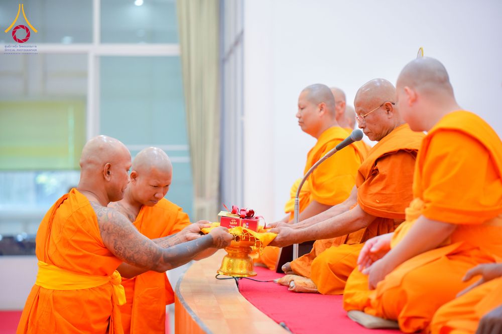 ภาพ No.285152:วันเสาร์ที่ 6 ธันวาคม พ.ศ.2568  พิธีอุปสมบทธรรมทายาท โครงการบรรพชาอุปสมบทหมู่  รุ่นบูชาธรรมมหาปูชนียาจารย์ ประจำปี 2568 ศูนย์ปฏิบัติธรรมและศูนย์อบรมเยาวชนเพชรบุรี อ.ท่ายาง จ.เพชรบุรี ณ วัดศีลคุณาราม อ.เขาย้อย เพชรบุรี