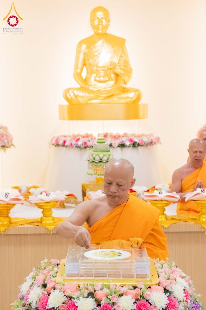 ภาพ No.319153:วันที่ 29 มีนาคม พ.ศ.2569 พิธีอัญเชิญรูปหล่อพระมงคลเทพมุนี (สด จนฺทสโร) ประดิษฐาน ณ ห้องปฏิบัติธรรม “มงคลรัตนโชติ”  วัดพระธรรมกายชิคาโก ประเทศสหรัฐอเมริกา