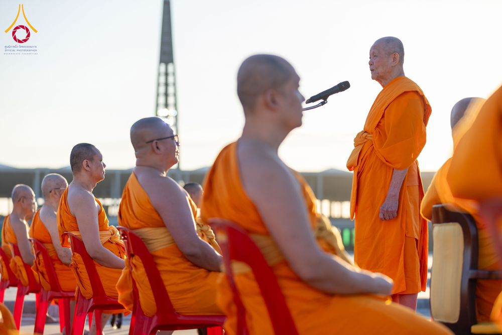 ภาพ No.285252:วันจันทร์ที่ 15 ธันวาคม พ.ศ.2568  บันทึกภาพหมู่ประวัติศาสตร์ โครงการบรรพชาอุปสมบทหมู่  รุ่นบูชาธรรมมหาปูชนียาจารย์ ประจำปี 2568 ณ ลานธรรมมหาธรรมกายเจดีย์ วัดพระธรรมกาย