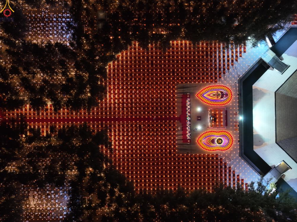 ภาพ No.289140:วันที่ 6 มกราคม พ.ศ. 2569 พิธีจุดประทีปถวายเป็นพุทธบูชา และบูชาธรรมมหาปูชนียาจารย์ ณ อนุสรณ์สถานมหาวิหารพระมงคลเทพมุนี (โลตัสแลนด์) อ.สองพี่น้อง จ.สุพรรณบุรี ในโครงการธรรมยาตรา กตัญญูบูชา มหาปูชนียาจารย์ พระมงคลเทพมุนี(สด จนฺทสโร) พระผู้ปราบมาร อนุสรณ์สถ