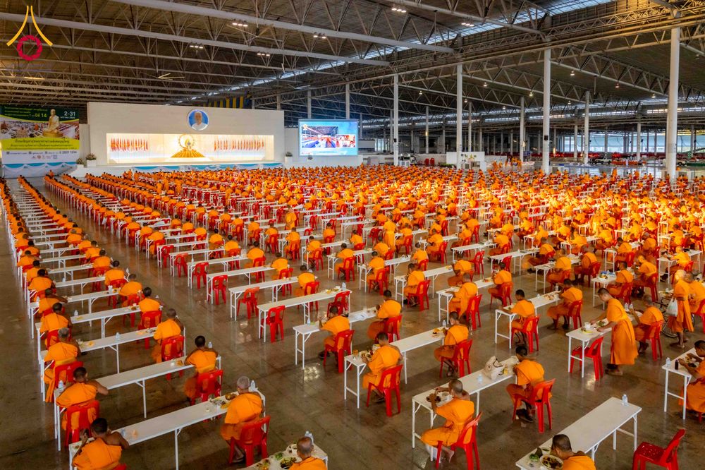 ภาพ No.305668:วันที่ 29 มกราคม พ.ศ. 2569 พิธีถวายภัตตาหารเป็นสังฆทาน แด่พระธรรมยาตรา ณ วัดพระธรรมกาย  จังหวัดปทุมธานี ในโครงการธรรมยาตรา กตัญญูบูชา มหาปูชนียาจารย์ พระมงคลเทพมุนี(สด จนฺทสโร) พระผู้ปราบมาร อนุสรณ์สถาน 7 แห่ง ปีที่ 14