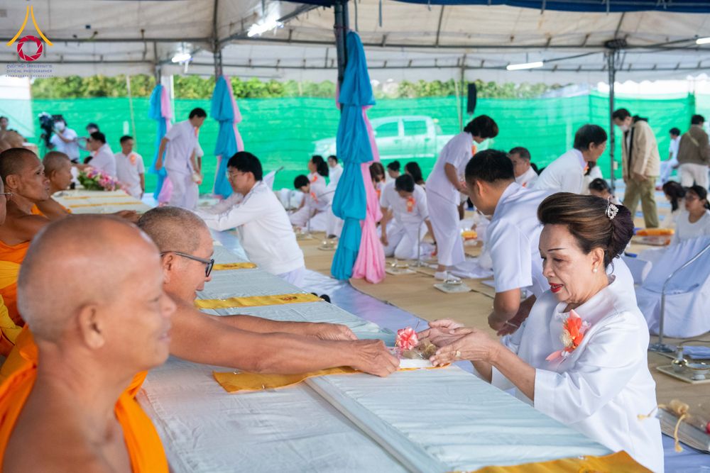 ภาพ No.290790:วันที่ 9 มกราคม พ.ศ. 2569 พิธีถวายภัตตาหารเป็นสังฆทาน แด่พระธรรมยาตรา ณ อนุสรณ์สถานคลองบางนางแท่น อ.สามพราน จ.นครปฐม ในโครงการธรรมยาตรา กตัญญูบูชา มหาปูชนียาจารย์ พระมงคลเทพมุนี(สด จนฺทสโร) พระผู้ปราบมาร อนุสรณ์สถาน 7 แห่ง ปีที่ 14