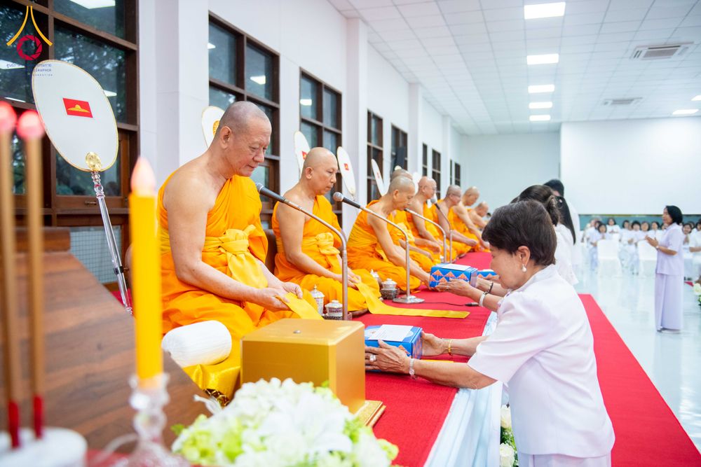ภาพ No.314472:วันพฤหัสบดีที่ 19 มีนาคม พ.ศ. 2569 พิธีบำเพ็ญกุศล คุณพ่อณรงค์ จินตมากุล โยมบิดา พระครูปลัดรัตนวีรวัฒน์ (รังสฤษดิ์ อิทฺธิจินตโก) ที่ปรึกษาเจ้าคณะจังหวัดปทุมธานี เจ้าอาวาสวัดพระธรรมกาย  ณ ห้องปลูกศรัทธา 2 วัดพระธรรมกาย ปทุมธานี