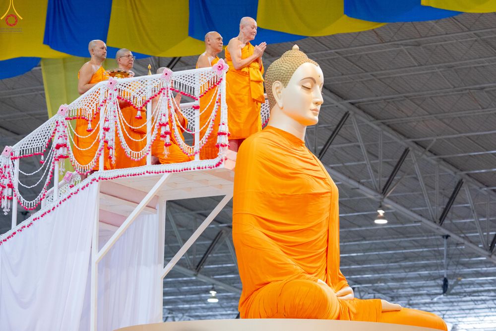 ภาพ No.341953:วันพุธที่ 29 กรกฎาคม พ.ศ. 2569 พิธีประดิษฐานพระบรมสารีริกธาตุภายในเกศดอกบัวตูมองค์พระธรรมกายเพื่ออัญเชิญไปประดิษฐาน  วัดพุทธสันติวัน ธรรมชัย เมืองนาคปูร์ รัฐมหาราษฏระ ประเทศอินเดีย ณ  วัดพระธรรมกาย จ.ปทุมธานี