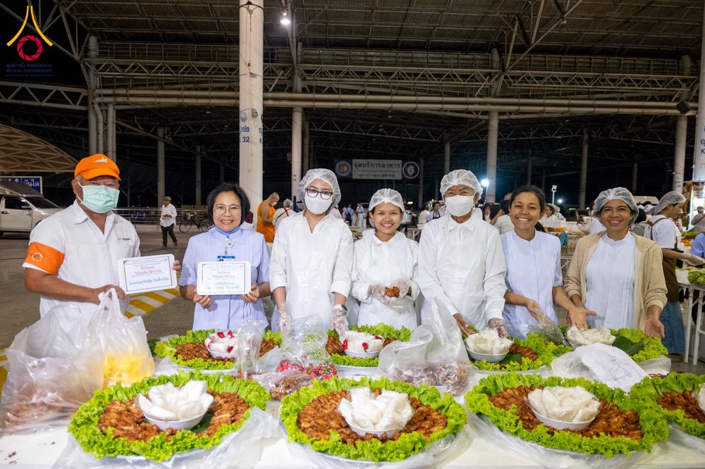 ภาพ No.303459:วันที่ 27 มกราคม พ.ศ. 2569 พิธีถวายภัตตาหารเป็นสังฆทาน แด่พระธรรมยาตรา ณ วัดพระธรรมกาย  จังหวัดปทุมธานี ในโครงการธรรมยาตรา กตัญญูบูชา มหาปูชนียาจารย์ พระมงคลเทพมุนี(สด จนฺทสโร) พระผู้ปราบมาร อนุสรณ์สถาน 7 แห่ง ปีที่ 14