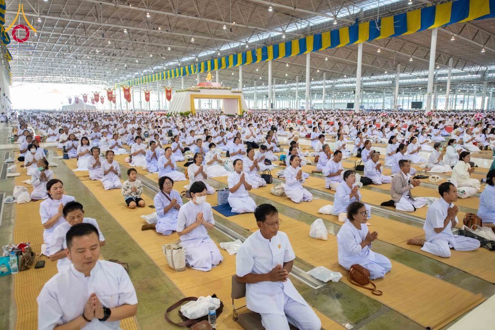 ภาพ No.308304:วันที่ 1  กุมภาพันธ์ พ.ศ. 2569 พิธีบูชาข้าวพระอาทิตย์ต้นเดือน ณ สภาธรรมกายสากล วัดพระธรรมกาย