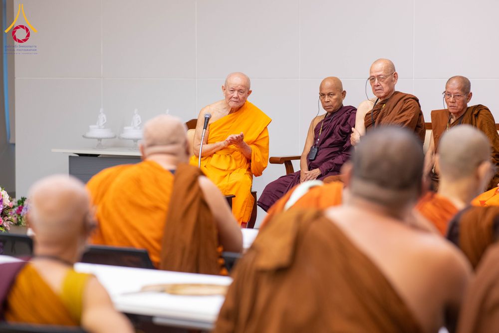 ภาพ No.324844:วันพฤหัสบดีที่ 23 เมษายน พ.ศ.2569  หลวงพ่อทัตตชีโว รองเจ้าอาวาสวัดพระธรรมกาย ถวายการต้อนรับและปฏิสันถารคณะชาวเมียนมาและคณะไทยใหญ่