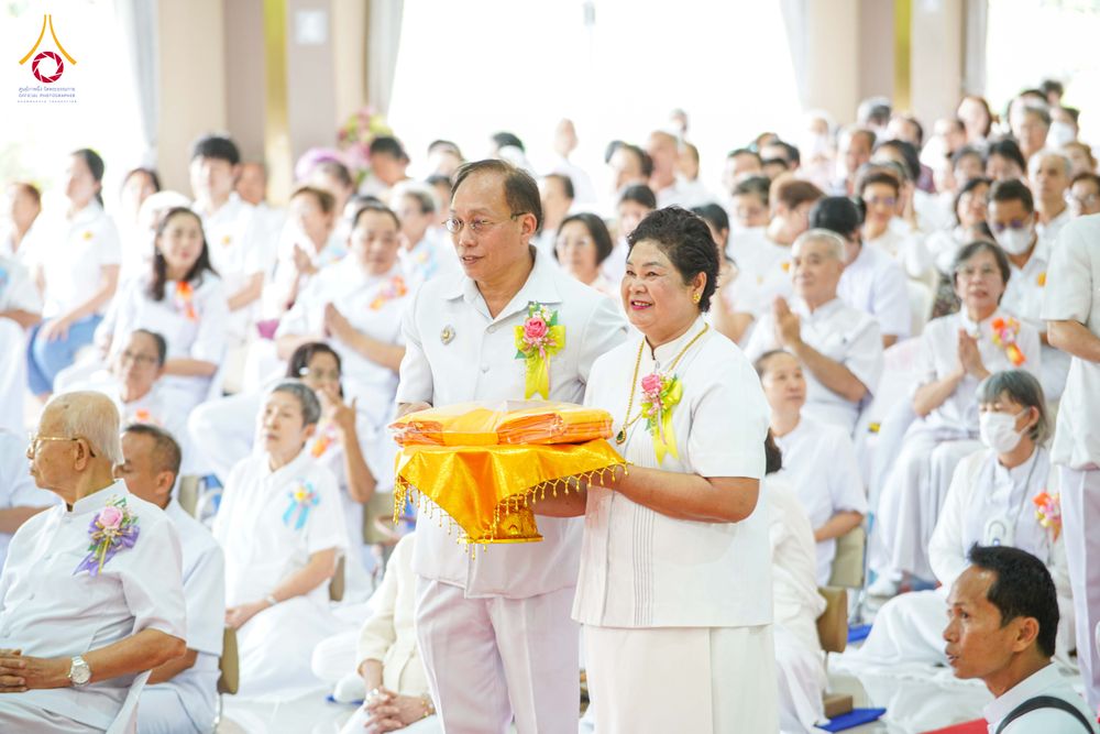 ภาพ No.346568:วันอาทิตย์ที่ 30 สิงหาคม พ.ศ.2569 พิธีทอดผ้าป่า สวดธรรมจักรกัปปวัตนสูตรกลั่นแผ่นดินโปรยรัตนชาติ  สถาปนาองค์พระเจดีย์เพื่อสร้างสันติภาพโลก  ณ ศูนย์ปฏิบัติธรรมพนมสารคาม (เพชรตะวัน) จังหวัดฉะเชิงเทรา