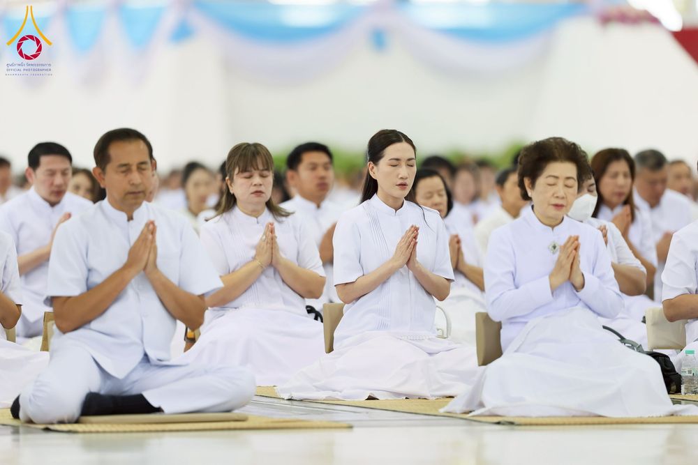 ภาพ No.258130:วันอาทิตย์ที่ 5 ตุลาคม พ.ศ. 2568 พิธีบูชาข้าวพระ ณ สภาธรรมกายสากล วัดพระธรรมกาย