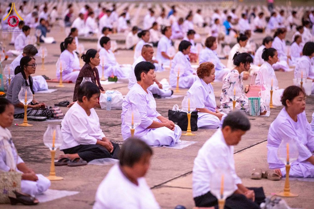 ภาพ No.266105:วันพุธที่ 5 พฤศจิกายน พ.ศ. 2568 (วันพระ ขึ้น 15 ค่ำ เดือน 12) พิธีจุดประทีปโคมลาน, โคมลอย และลอยกระทง ถวายประทีปเป็นพุทธบูชา สร้างความสว่างไสวให้กับแผ่นดินด้วยแสงธรรม ณ พุทธอุทยานนานาชาติ จังหวัดหนองคาย