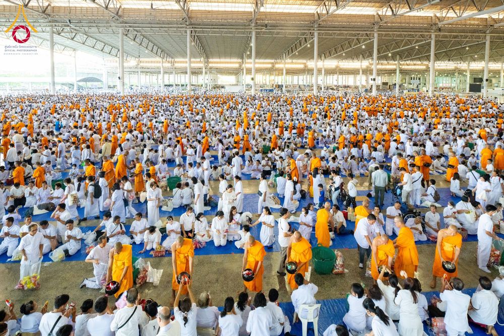 ภาพ No.209334:วันอาทิตย์ที่ 2 มีนาคม พ.ศ. 2568 พิธีตักบาตร ข้าวสารอาหารแห้ง ณ บ้านแก้วเรือนทองคุณยายฯ สภาธรรมกายสากล วัดพระธรรมกาย