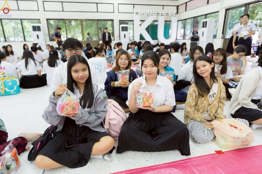 ภาพ No.243061:วันพฤหัสบดีที่ 4 กันยายน พ.ศ. 2568 เวลา 07.00-08.15 น. มหาวิทยาลัยเกษตรศาสตร์ กำแพงแสน ร่วมทำบุญตักบาตร Freshy KU85 พระสงฆ์ 85 รูป