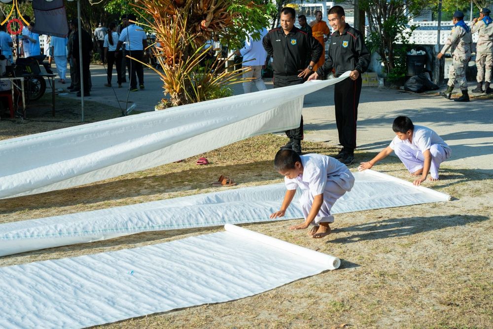 ภาพ No.131817:พิธีถวายสังฆทาน 323 วัด 4 จังหวัดชายแดนภาคใต้ ปีที่ 20 ครั้งที่ 167 และ พิธีมอบกองทุนหนุนแรงใจช่วยครูใต้ ปีที่ 17 ครั้งที่ 132 วันเสาร์ที่ 23 มีนาคม พ.ศ. 2567 ณ วัดมุจลินทวาปีวิหารพระอารามหลวง อ.หนองจิก จ.ปัตตานี