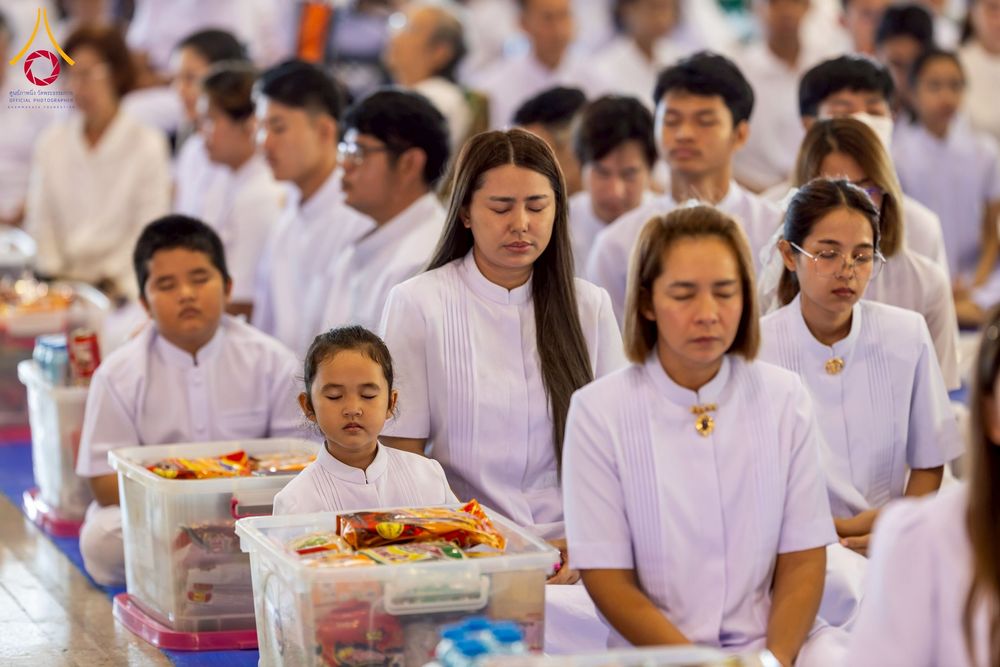 ภาพ No.256772:วันที่ 5 ตุลาคม พ.ศ. 2568 พิธีตักบาตร ข้าวสารอาหารแห้ง ณ บ้านแก้วเรือนทองคุณยายฯ สภาธรรมกายสากล วัดพระธรรมกาย