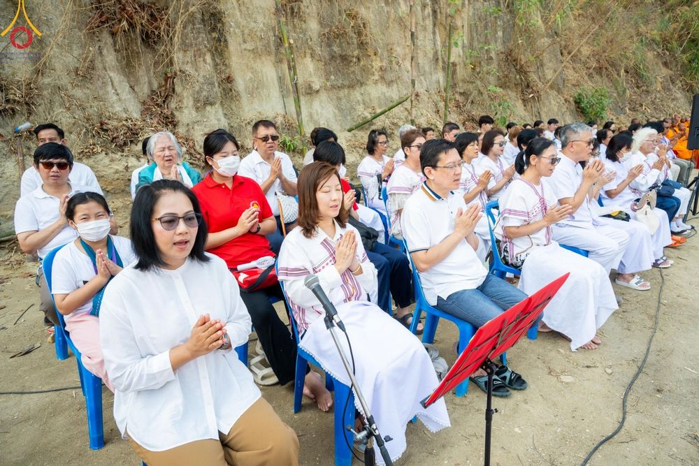ภาพ No.139346:Photo Story  มหัศจรรย์วัดดงดินแดง Episode 7 พระภิกษุ-สามเณร ในโครงการบรรพชาอุปสมบทหมู่  กว่า 500 รูป ศีลจาริณีและสาธุชนกว่า 500 คน ร่วมพิธีบูชาข้าวพระ วัดดงดินแดง ต.ม่อนจอง อ.อมก๋อย จ.เชียงใหม่ วันอาทิตย์ที่ 7 เมษายน พ.ศ.2567
