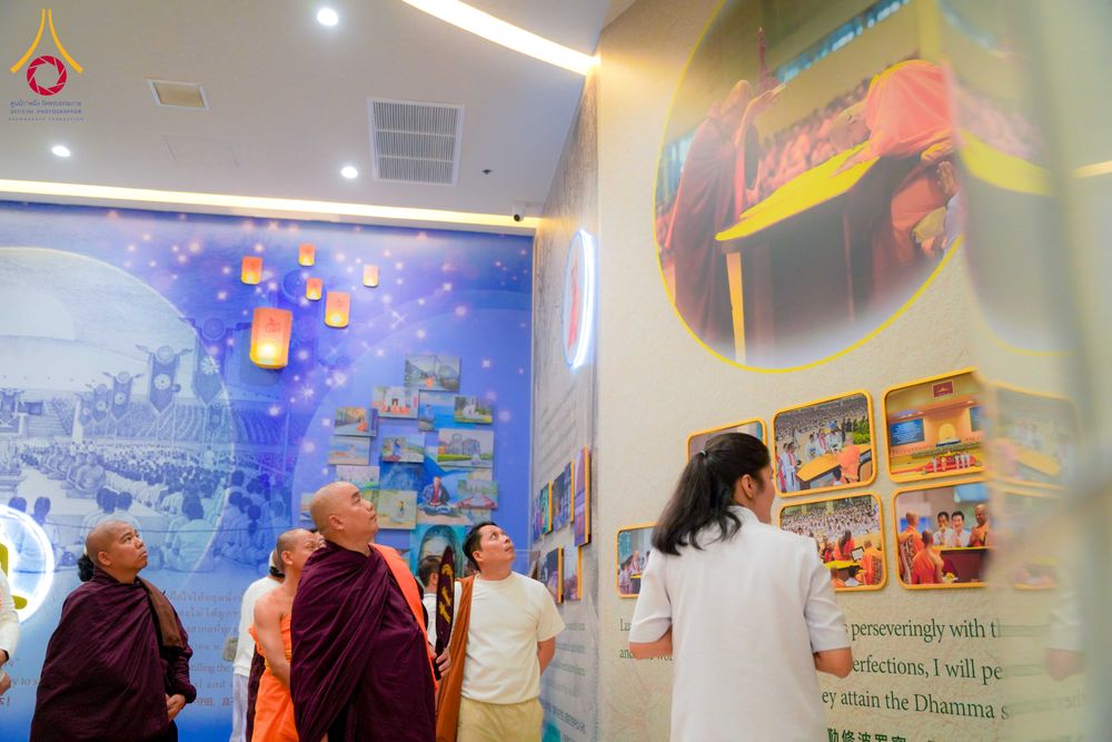 ภาพ No.327683:วันที่ 1-6 พฤษภาคม พ.ศ.2569 ต้อนรับชาวต่างชาติ พระภิกษุ คณะชาวเมียนมาร์  อุบาสิกาชาวอินเดีย เยี่ยมชมวัดพระธรรมกายและสักการะพระมหาธรรมกายเจดีย์