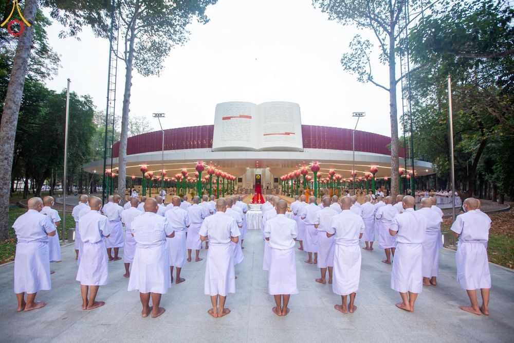 ภาพ No.112289:พิธีบรรพชาอุปสมบท โครงการอุปสมบทหมู่บูชาธรรม 115 ปี คุณยายอาจารย์ฯ, โครงการอุปสมบทหมู่ธรรมทายาท ระดับอุดมศึกษา รุ่นที่ 50 ภาคฤดูหนาว ณ โบสถ์พระไตรปิฎก วัดพระธรรมกาย จ.ปทุมธานี วันเสาร์ที่ 13 มกราคม พ.ศ. 2567