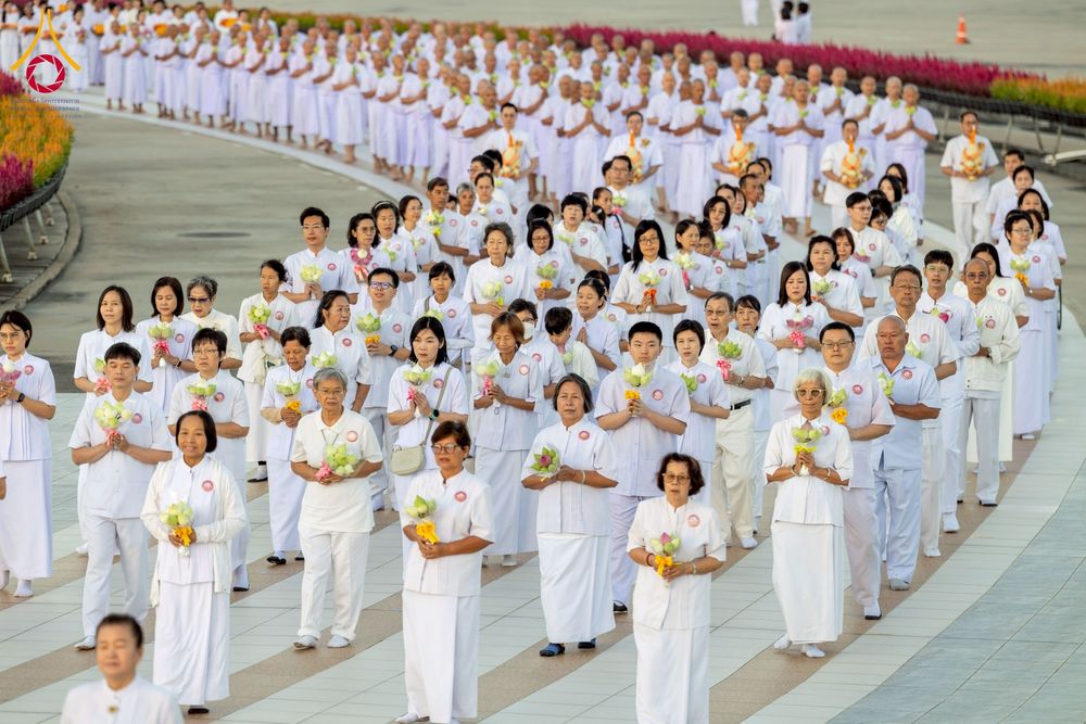 ภาพ No.276612:วันเสาร์ที่ 6 ธันวาคม  พ.ศ. 2568 พิธีเวียนประทักษิณและพิธีวันทาเจดีย์ โครงการอุปสมบทบูชาธรรมมหาปูชนียาจารย์ ประจำปี พ.ศ.2568 โครงการบวชพระนานาชาติ AEC และ WAB รุ่น CEO (นักบริหาร) รุ่นที่ 5 ณ มหาธรรมกายเจดีย์ วัดพระธรรมกาย