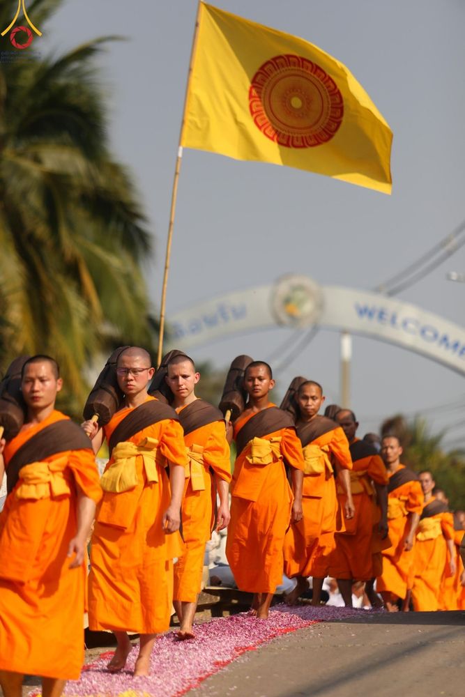 ภาพ No.190699:พิธีต้อนรับพระธรรมยาตรา ณ อนุสรณ์สถาน สถานที่ตั้งมโนปณิธานบวชตลอดชีวิต อนุสรณ์สถานคลองบางนางแท่น อ.สามพราน จ.นครปฐม ในโครงการธรรมยาตรา กตัญญูบูชา มหาปูชนียาจารย์ พระมงคลเทพมุนี(สด จนฺทสโร) พระผู้ปราบมาร อนุสรณ์สถาน 7 แห่ง ปีที่ 13 วันที่ 7 ม.ค.2568