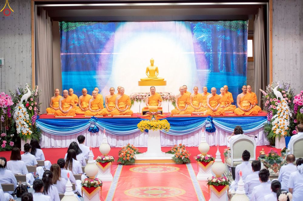 ภาพ No.256043:วันที่ 12 ตุลาคม พ.ศ. 2568 พิธีทอดกฐินวัดพระธรรมกายสวิตเซอร์แลนด์  ณ หอประชุมโรงเรียน Obergoldbach เมือง Bern ประเทศสวิตเซอร์แลนด์