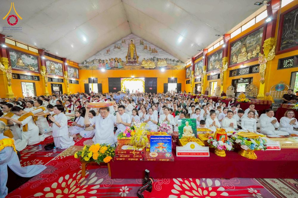 ภาพ No.274113:วันที่ 23 พฤศจิกายน พ.ศ. 2568 ประธานมูลนิธิธรรมกาย ถวายปัจจัยสมทบกฐินแด่ วัดเทียนเวียนเฟื้อกเซิน ศูนย์วิปัสสนาที่มีชื่อเสียง มากกว่า 50 ปีในเวียดนาม