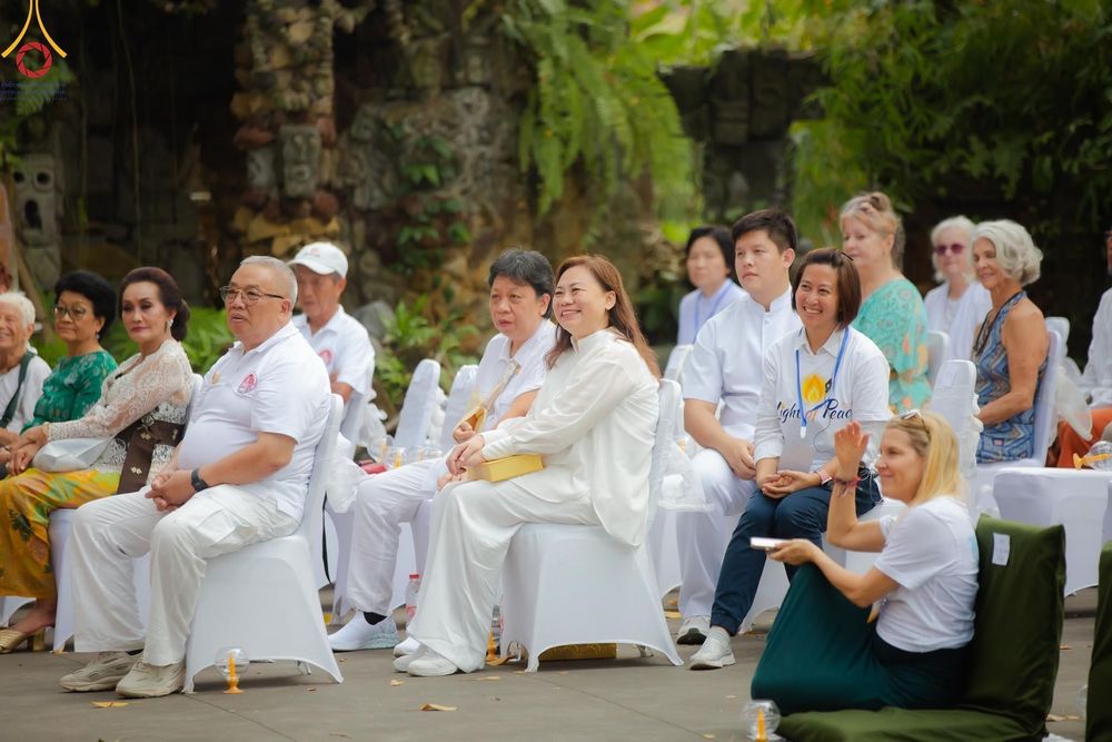 ภาพ No.156384:วัดพุทธบาหลีและวัดพระธรรมกาย จัดปฏิบัติธรรมนานาชาติ 1,151 คนจาก 78 ประเทศ ใน "วันสันติภาพสากล" ณ บาหลี อินโดนีเซีย วันเสาร์ที่ 21 กันยายน พ.ศ. 2567 เวลา 16.00-21.00 น. ณ พิพิธภัณฑ์ ARMA เมืองอูบุด จังหวัดบาหลี ประเทศอินโดนีเซีย