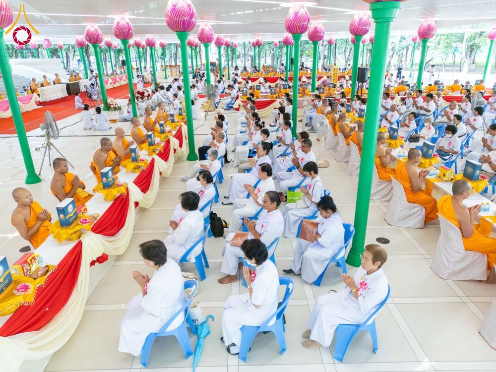 ภาพ No.159098:พิธีทอดผ้าป่าถวายทุนการศึกษาพระภิกษุสามเณรทั่วโลก และ พิธีถวายสังฆทานหนังสือพระไตรปิฏก 80 วัด บูชาธรรม 80 ปี หลวงพ่อธัมมชโย วันเสาร์ที่ 21 กันยายน พ.ศ. 2567 ณ โบสถ์พระไตรปิฏก วัดพระธรรมกาย