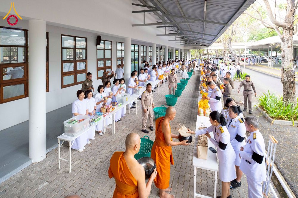 ภาพ No.276018:วันที่ 5 ธันวาคม พ.ศ. 2568 พสกนิกรอำเภอคลองหลวง พร้อมใจบำเพ็ญกุศลอุทิศถวาย “ในหลวงรัชกาลที่ 9” น้อมรำลึกในพระมหากรุณาธิคุณ เนื่องในวันคล้ายวันพระบรมราชสมภพ วันชาติ และวันพ่อแห่งชาติ ณ อาคารปลูกศรัทธา 2 วัดพระธรรมกาย อำเภอคลองหลวง จังหวัดปทุมธานี