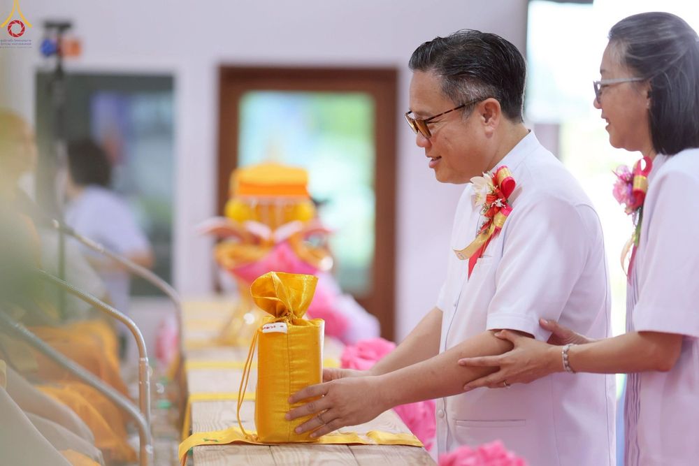 ภาพ No.272278:วันเสาร์ที่ 1 พฤศจิกายน พ.ศ. 2568 พิธีทอดกฐินสามัคคี สร้างกุฏิหมู่สามเณร ณ ศูนย์ปฏิบัติธรรมเบญจธรรม ปทุมธานี  ต.บ้านปทุม อ.สามโคก จ.ปทุมธานี