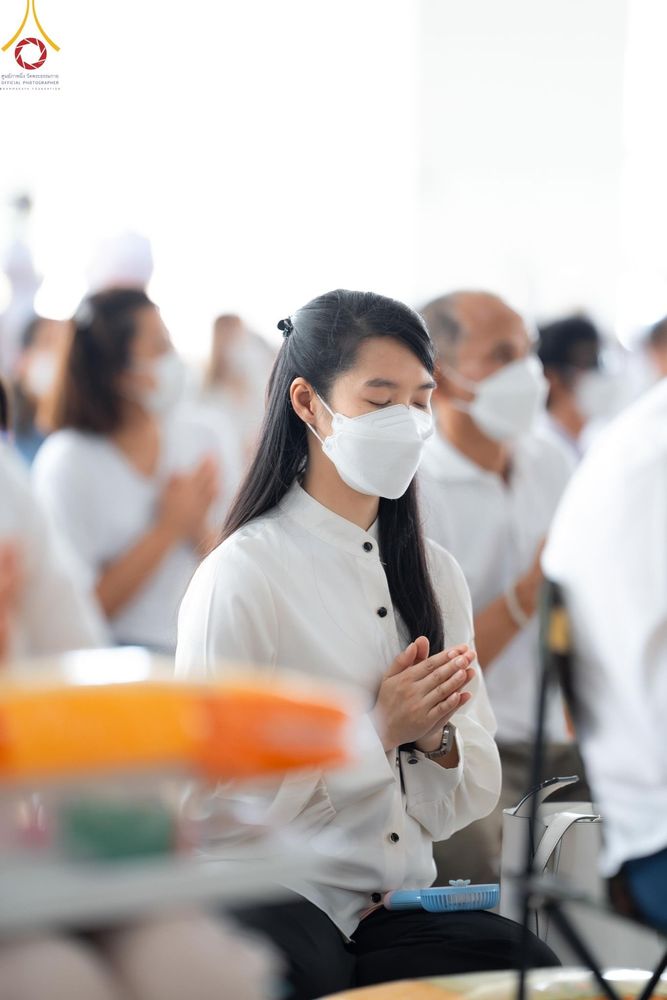 ภาพ No.122870:พิธีสวดพระพุทธมนต์ พิธีทอดผ้าบังสุกุล และพิธีถวายภัตตาหาร เป็นสังฆทานแด่พระภิกษุ สามเณร เนื่องในวันมหาปูชนียาจารย์ วันเสาร์ที่ 3 กุมภาพันธ์ พ.ศ. 2567 ณ หอฉันคุณยายอาจารย์ฯ วัดพระธรรมกาย