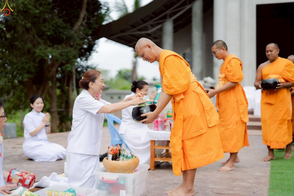 ภาพ No.234216:พิธีมุทิตาสักการะ "พระสิริรัตนเมธี" เจ้าคณะจังหวัดเลย ,พิธีถวายไทยธรรม ๙ วัด และพิธีทอดผ้าป่าเพื่อสร้างทุกสิ่ง  ในวาระทำบุญครบรอบ ๑๐ ปี ณ ศูนย์ปฏิบัติธรรมแก้วภูเรือ อ.ภูเรือ จ.เลย