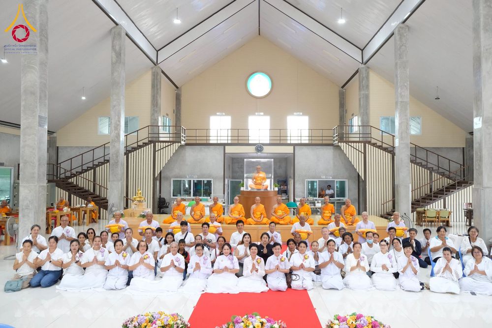 ภาพ No.277931:พิธีตัดปอยผมและปลงผมนาคธรรมทายาท พิธีขอขมาผู้ปกครอง ณ ศูนย์อบรมเยาวชนนครปฐม จ.นครปฐม และพิธีมอบบาตร ผ้าไตร นาคธรรมทายาท พิธีบรรพชา อุปสมบทหมู่ ณ วัดลาดหญ้าไทร จ.นครปฐม