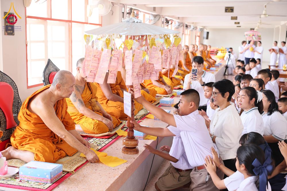 ภาพ No.300409:วันที่ 22 มกราคม พ.ศ. 2569 พิธีทอดผ้าป่าทำนุบำรุงศาสนสถาน ณ วัดรางกำหยาด ต.บางภาษี อ.บางเลน จ.นครปฐม ในโครงการธรรมยาตรา กตัญญูบูชา มหาปูชนียาจารย์ พระมงคลเทพมุนี(สด จนฺทสโร) พระผู้ปราบมาร อนุสรณ์สถาน 7 แห่ง ปีที่ 14