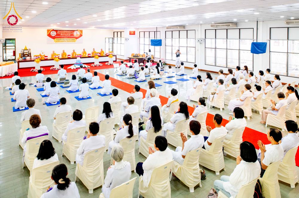 ภาพ No.278418:วันพุธที่ 10 ธันวาคม พ.ศ.2568  พิธีทอดผ้าป่าเพื่อสนับสนุนโครงการตักบาตรพระ 10,000 รูป เมืองกาญจนบุรี ณ อาคารปลูกศรัทธา วัดพระธรรมกาย