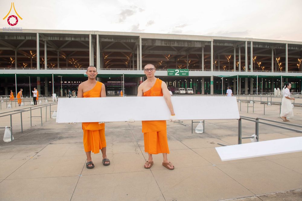 ภาพ No.326353:วันที่ 26 -27 เมษาบน พ.ศ.2569 การเก็บงานแผ่นหน้าโต๊ะที่ลานธรรม งานถวายมหาสังฆทาน 40,000 กว่าวัดทั่วประเทศ ณ ลานธรรม วัดพระธรรมกาย
