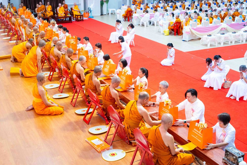 ภาพ No.342707:วันเสาร์ที่ 8 สิงหาคม พ.ศ. 2569  พิธีทักษิณานุปทาน แด่บรรพชนตระกูลผ่องสวัสดิ์และหมู่ญาติที่ล่วงลับไปแล้ว ครั้งที่ 21 ณ พระมหาเจดีย์ทัตตชีโว ศูนย์อบรมเยาวชนกาญจนบุรี