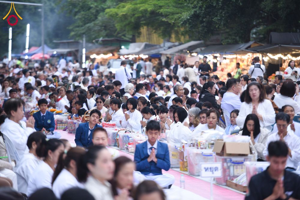 ภาพ No.285939:วันเสาร์ที่ 13 ธันวาคม พ.ศ.2568 พิธีตักบาตรพระภิกษุสามเณร 1,000 รูป ณ บริเวณหน้าอุทยานแห่งชาติเขาใหญ่ อำเภอปากช่อง จ.นครราชสีมา