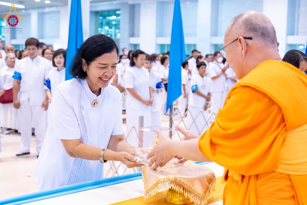 ภาพ No.338033:วันอาทิตย์ต้นเดือน 5 กรกฎาคม พ.ศ.2569 สัมมนาพิเศษ พิธีมอบพระของขวัญ ณ ห้องแก้วสารพัด1 วัดพระธรรมกาย