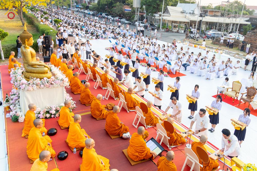 ภาพ No.318024:วันเสาร์ที่ 4 เมษายน พ.ศ. 2569 งานทำบุญเมืองใจกลางอยุธยา  ตักบาตรพระ 1,109 รูป ณ ถนนชีกุน หน้าวัดมหาธาตุ และวัดราชบูรณะ